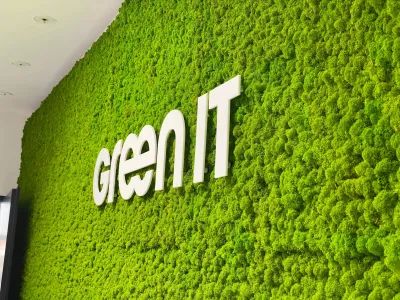 Wand aus echtem Moos verbessert die Raumakustik und das Raumklima