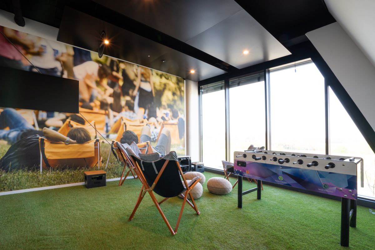 In Fußballstadionatmosphäre seine wohlverdiente Ruhepause genießen