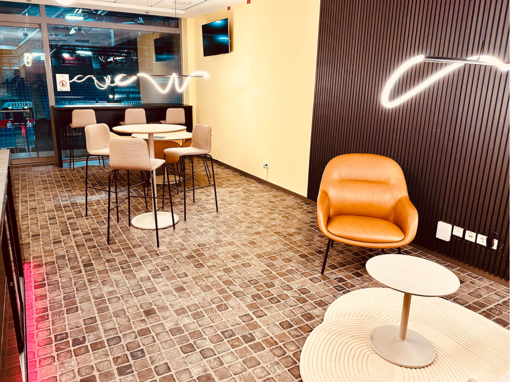 Bestandselemente gekoppelt mit modernen und funktionalen Möbeln ergeben ein stimmiges Gesamtbild