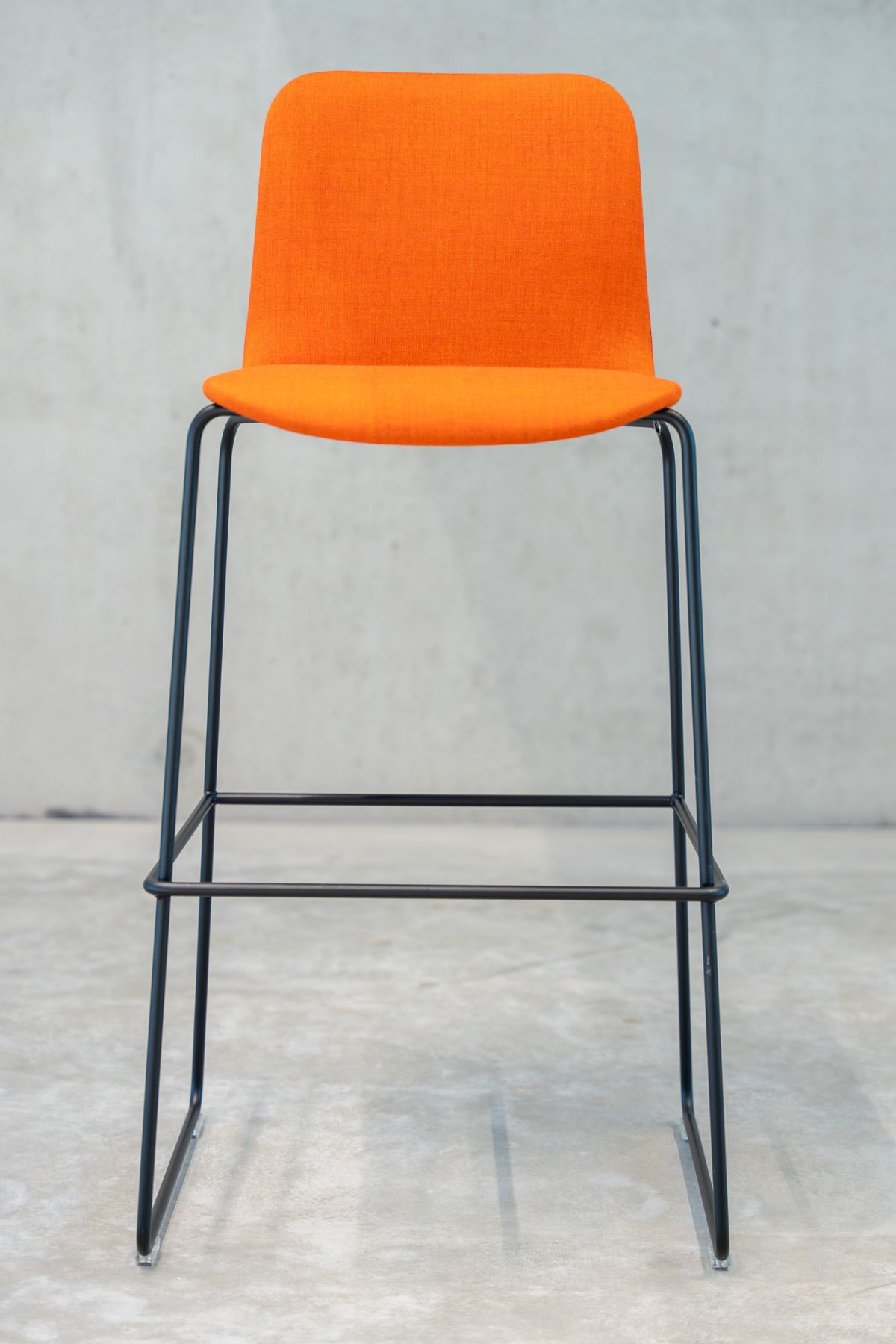 Barhocker ergänzen sowohl den Wohn- als auch den Objektbereich und schaffen Raum für eine lockere Kommunikation