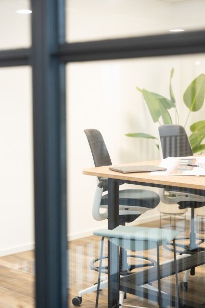 Bewegungsfördernde Besprechungsräume für optimale Arbeitsergebnisse