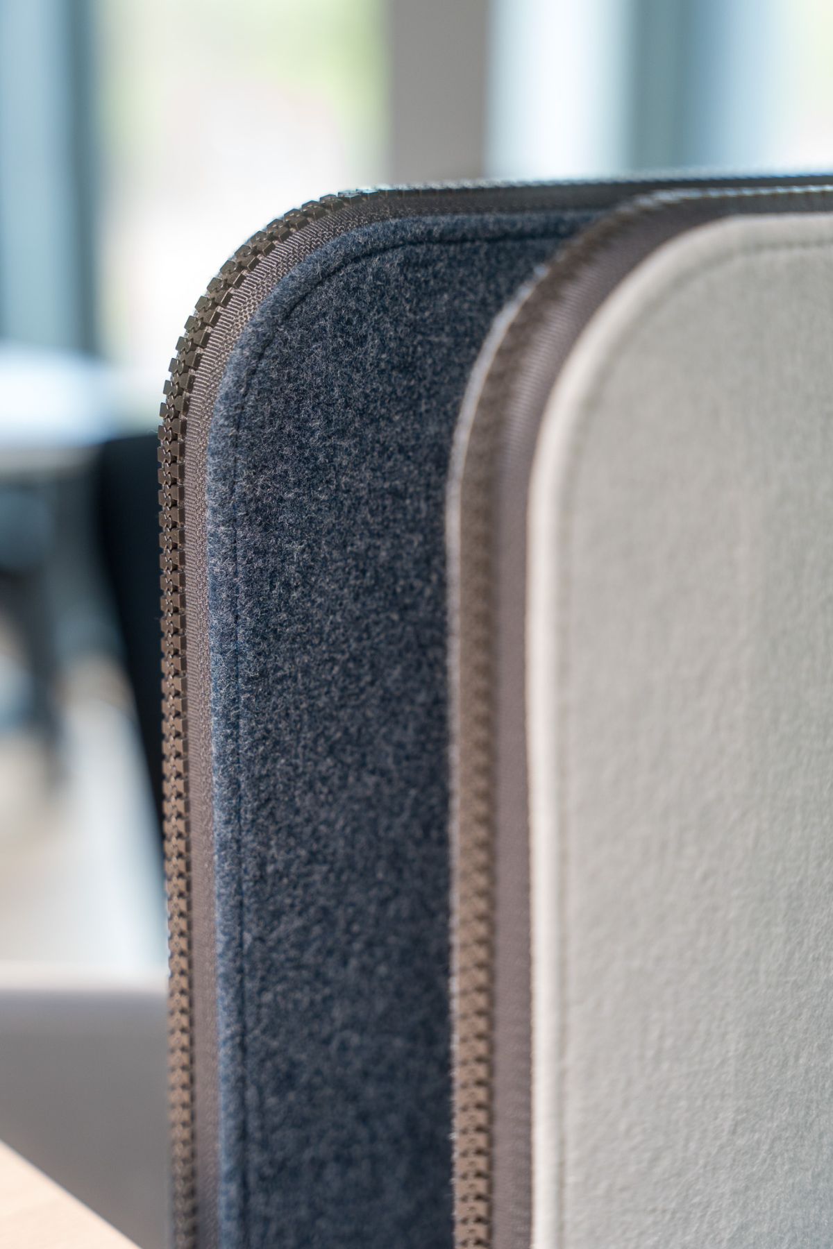 Arbeitsplätze mit Akustik-Lösung bieten eine gute Schallabsorption