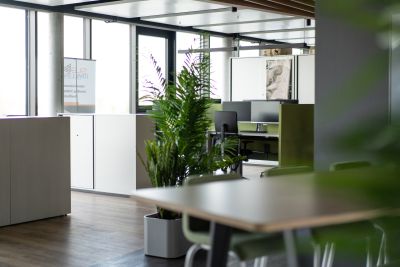 Persönlich fest zugewiesene und ergonomische Arbeitsplätze