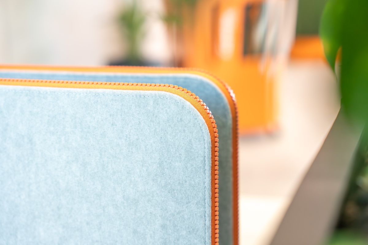 Eine gute Büroakustik schafft eine ruhige Arbeitsatmosphäre und steigert zudem die Konzentration