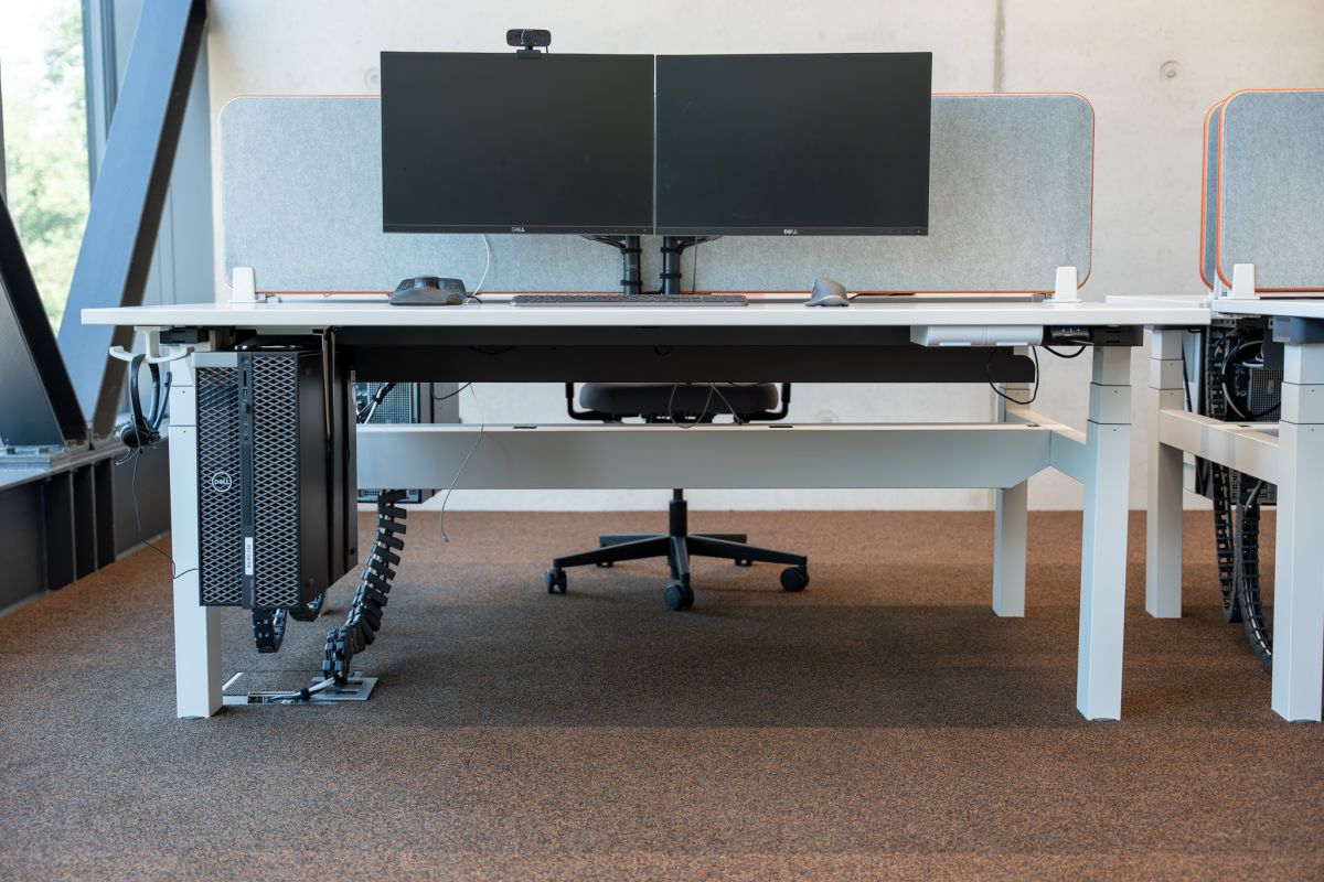 Der höhenverstellbare Arbeitsplatz bietet ein Höchstmaß an Flexibilität
