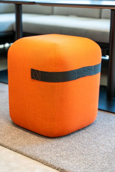 Stilvolle Sitzhocker für individuelle Raumszenarien