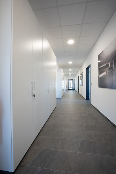 Stauraumlösung in Form von Drehtüren im Flurbereich