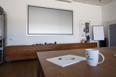 Konferenzraum mit modernster Medientechnik