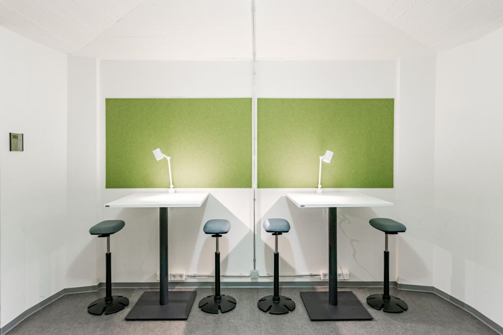 Hochtischlösungen mit Steh/-Sitzhocker